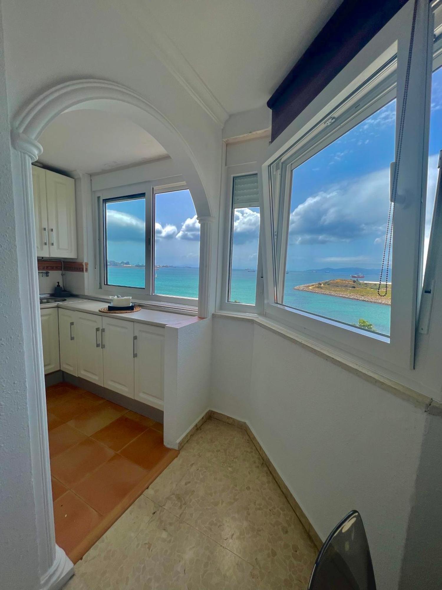 Apartament Vistas Roca Mar La Línea de la Concepción Zewnętrze zdjęcie